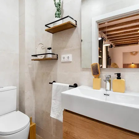 Almirall 31 Apartment